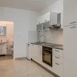 Апартаменты Andela 2bdrs & Free Wifi *