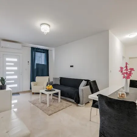 Andela 2bdrs & Free Wifi * ספליט