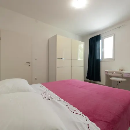 Andela 2bdrs & Free Wifi