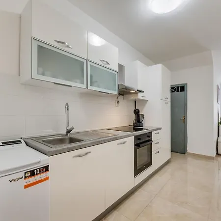 Andela 2bdrs & Free Wifi