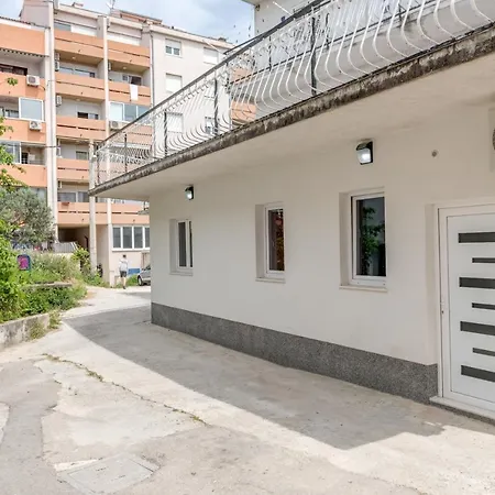 דירה Andela 2bdrs & Free Wifi