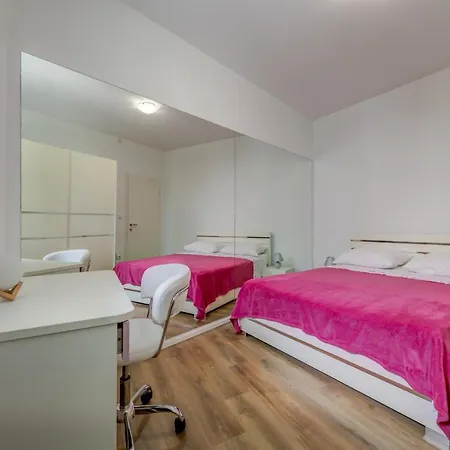 Andela 2bdrs & Free Wifi ספליט