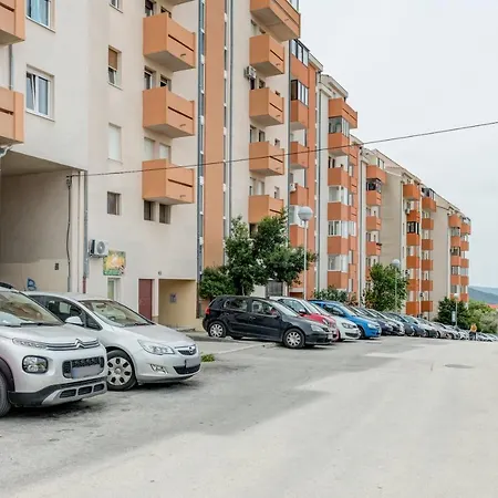 Andela 2bdrs & Free Wifi Appartement