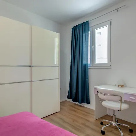 Andela 2bdrs & Free Wifi Appartement