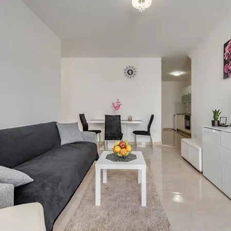 Andela 2bdrs & Free Wifi Appartement Split
